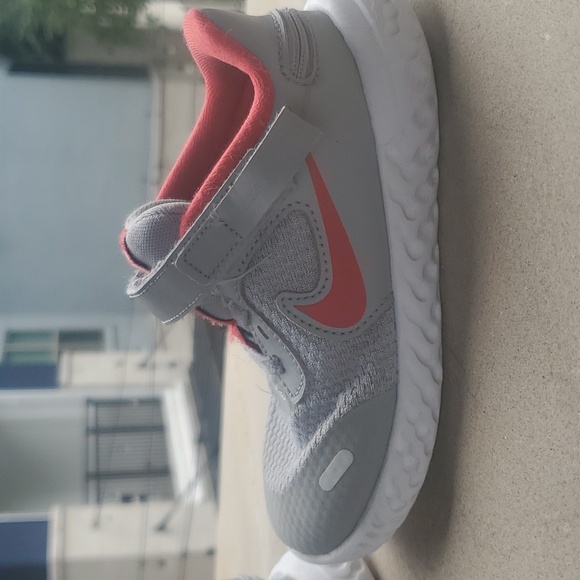 Nike running shoes with zip and velcro closure, size 10 - Picture 7 of 8